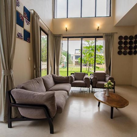 Stayvista'S Greenwoods Villa 10 - City-Center Villa With Private Pool, Terrace, Lift & Carrom Board Lonavala Eksteriør billede